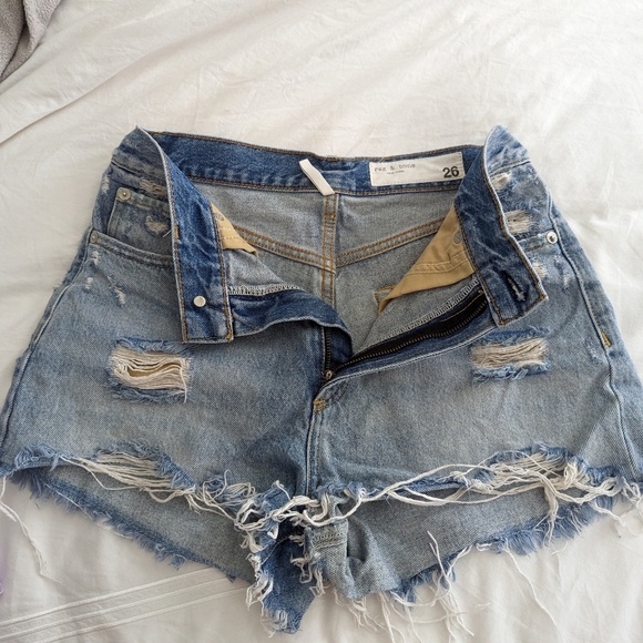 Rag and Bone distressed shorts 26 - Picture 2 of 4